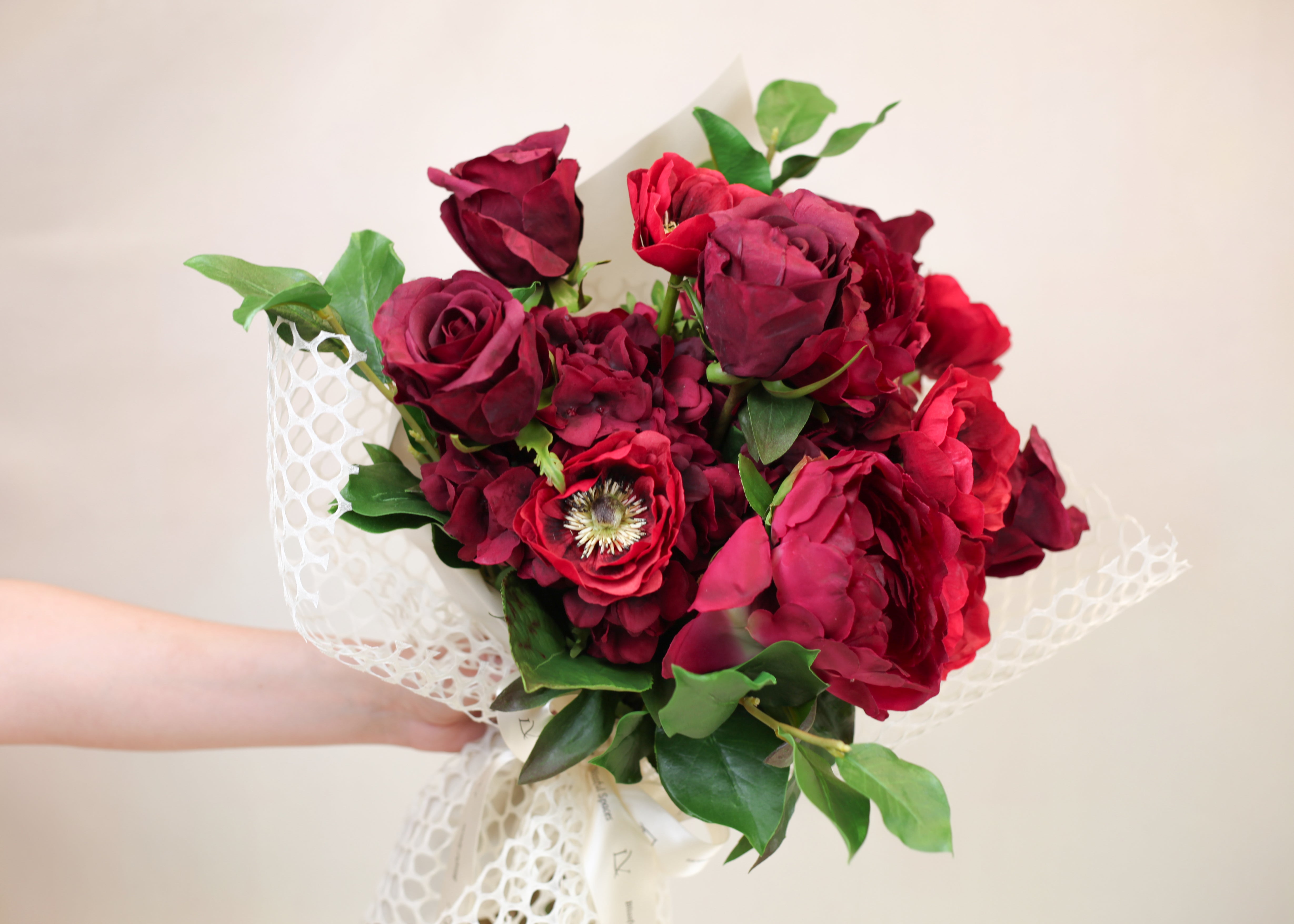 The Holy Hostess Amour Bouquet, Luxe