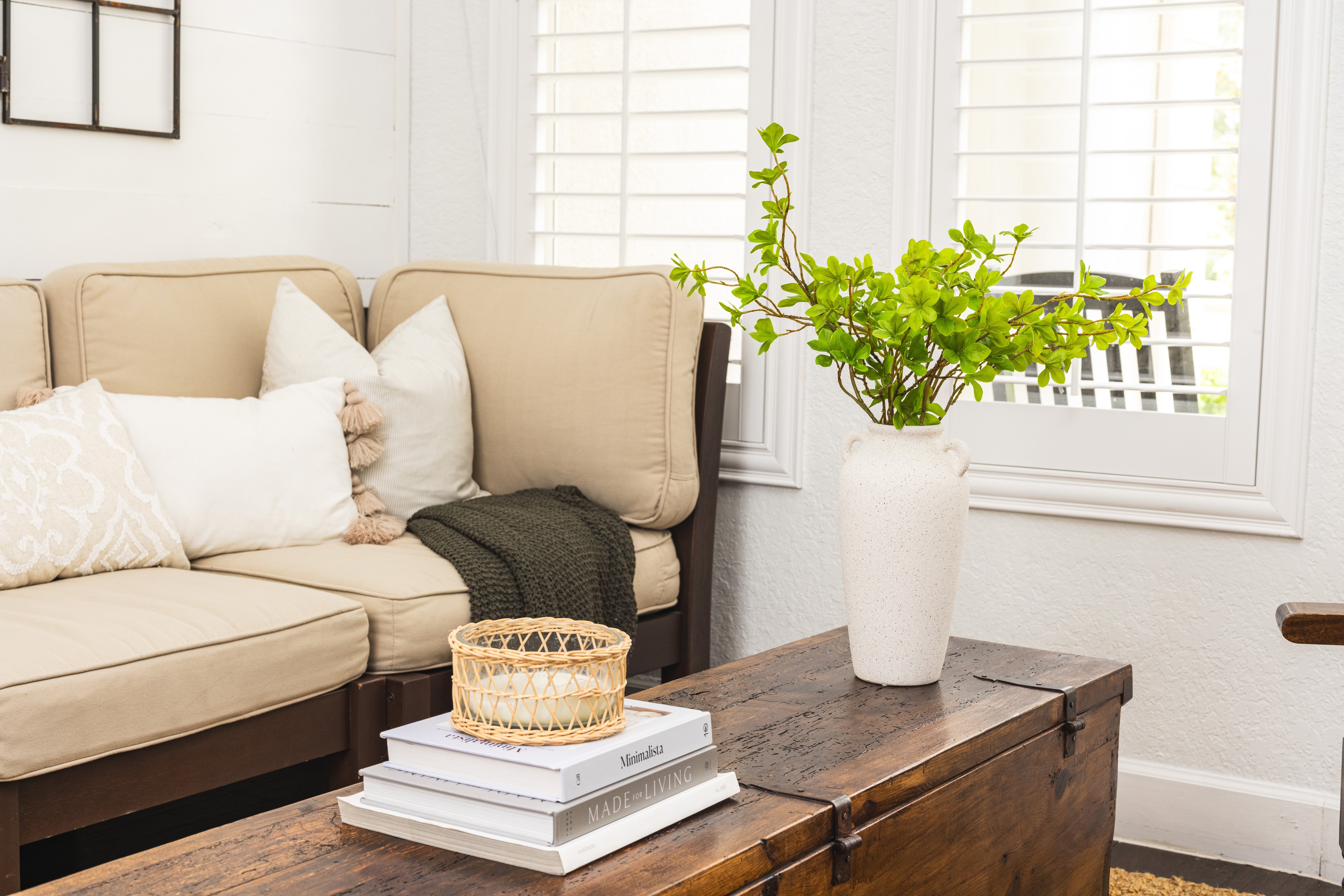 Vintage Oasis- Sandy White Laurel and Vine 