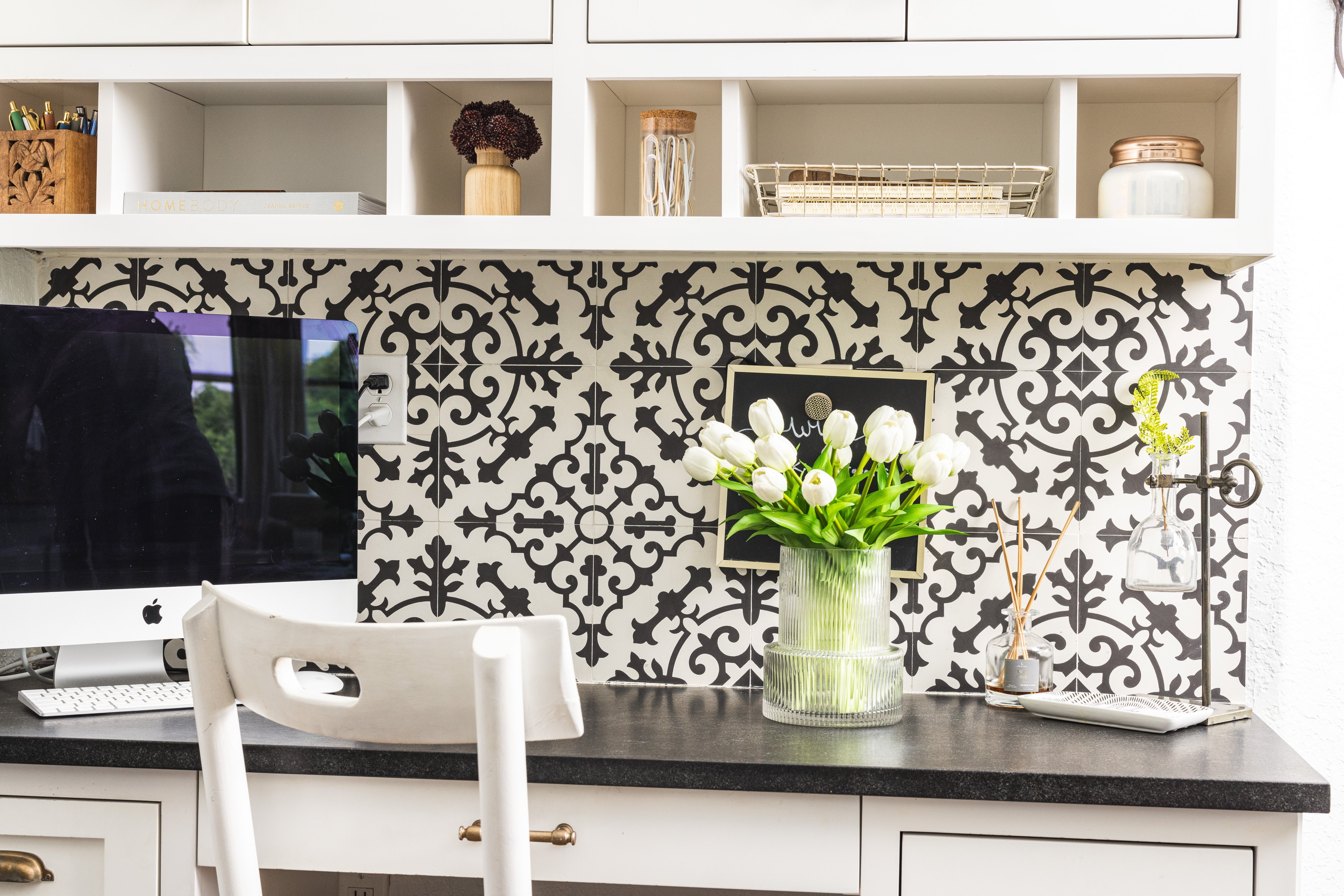 Radiant Blooms- White Laurel and Vine 