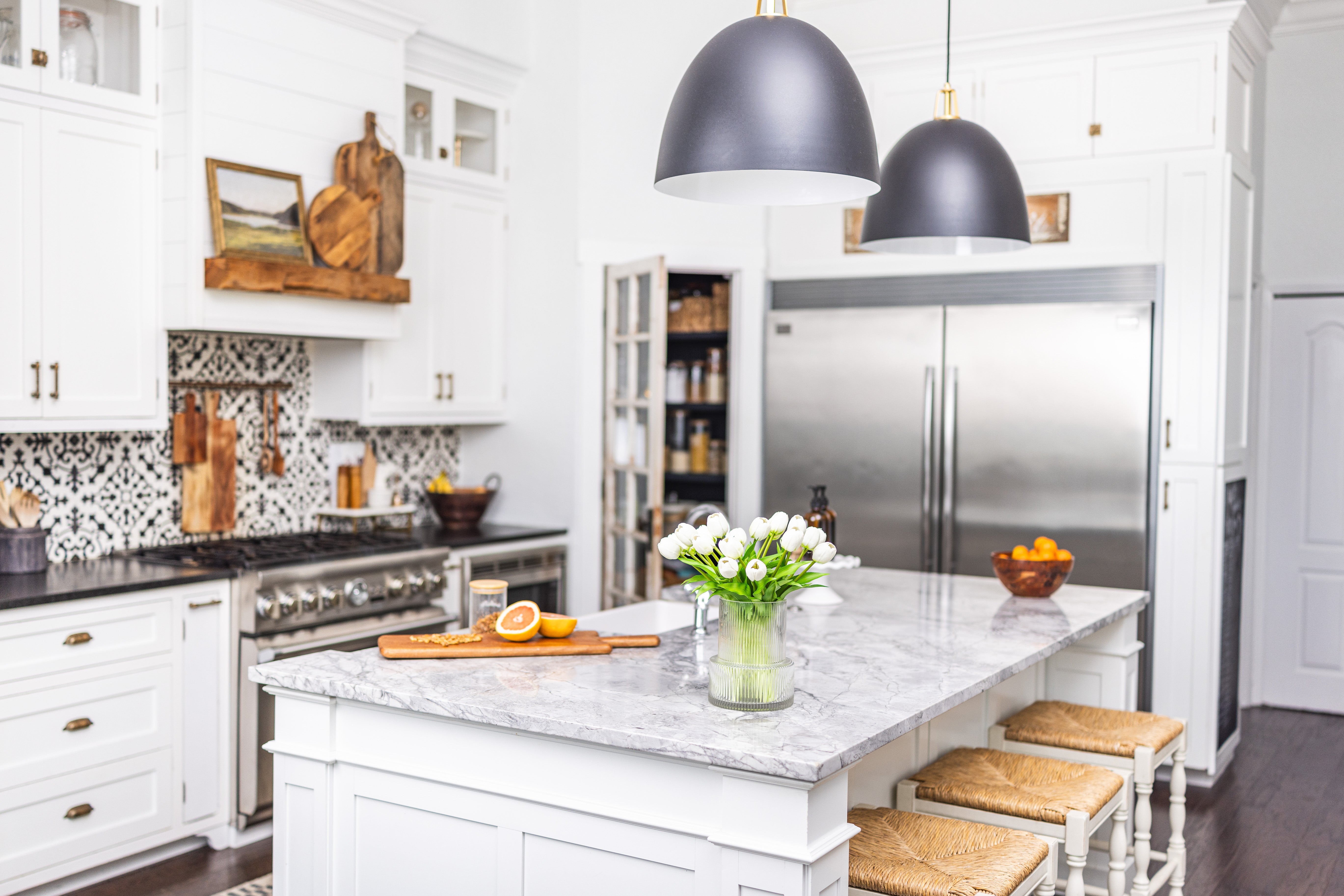 Radiant Blooms- White Laurel and Vine 