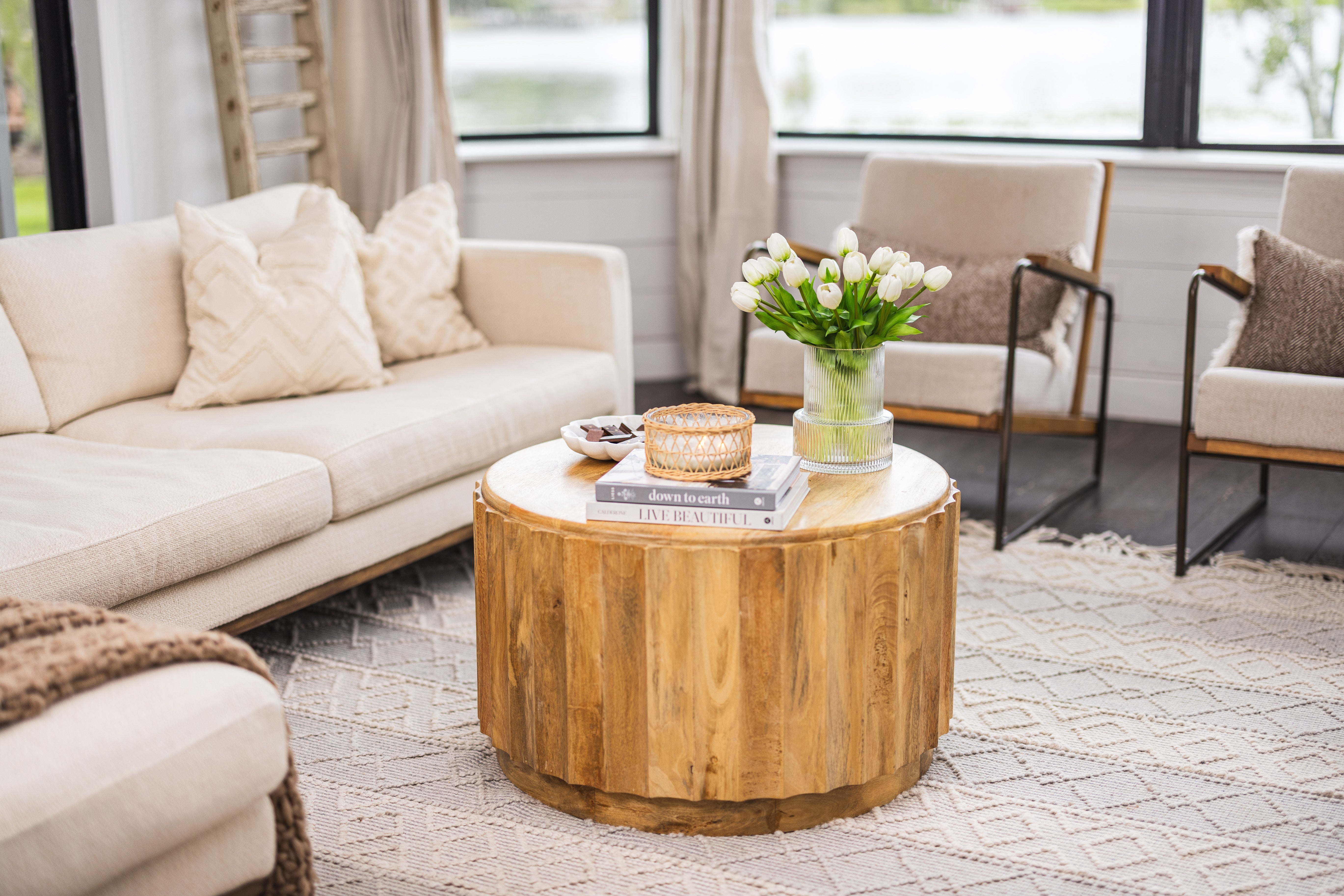 Radiant Blooms- White Laurel and Vine 