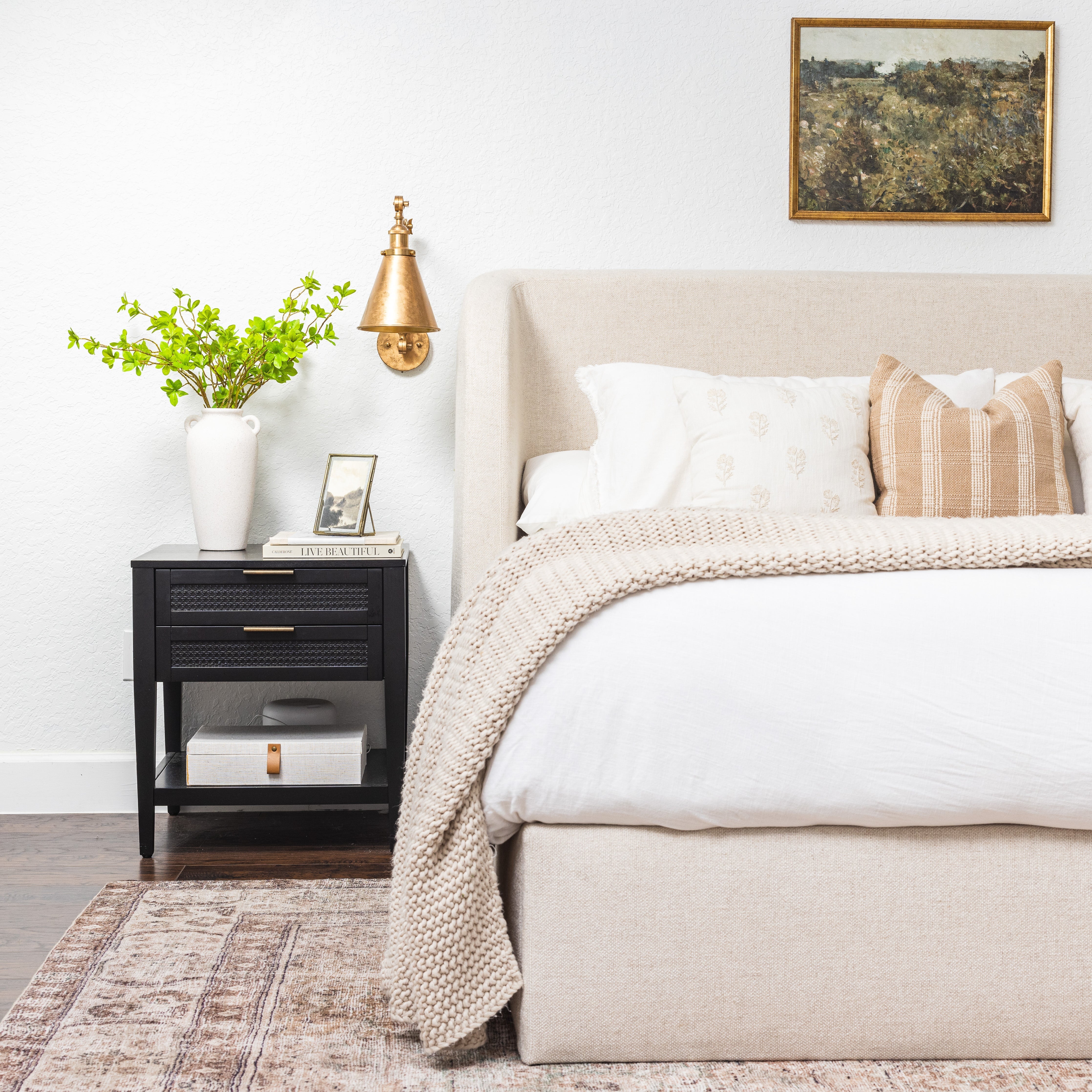 Vintage Oasis- Sandy White Laurel and Vine 