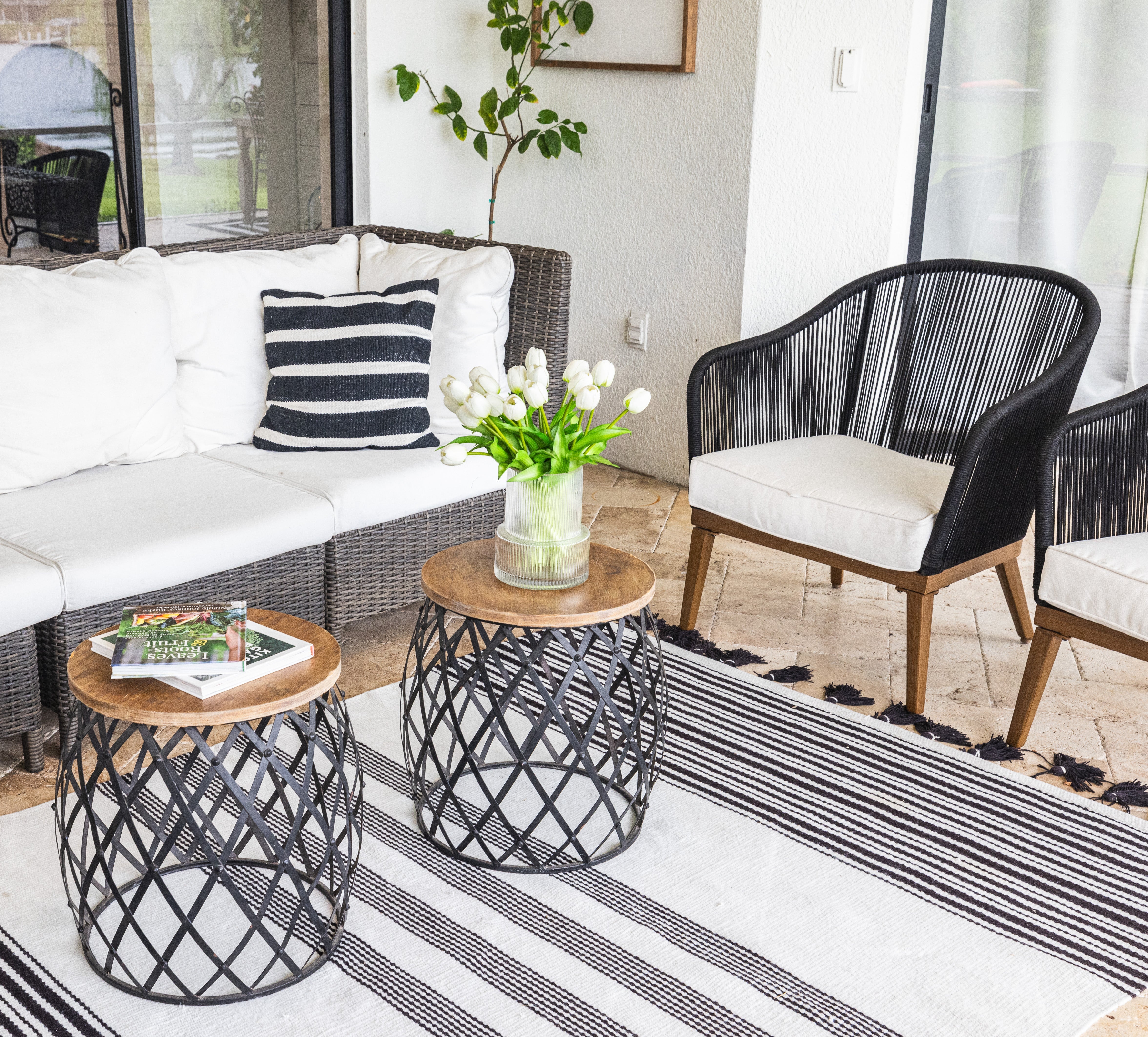 Radiant Blooms- White Laurel and Vine 