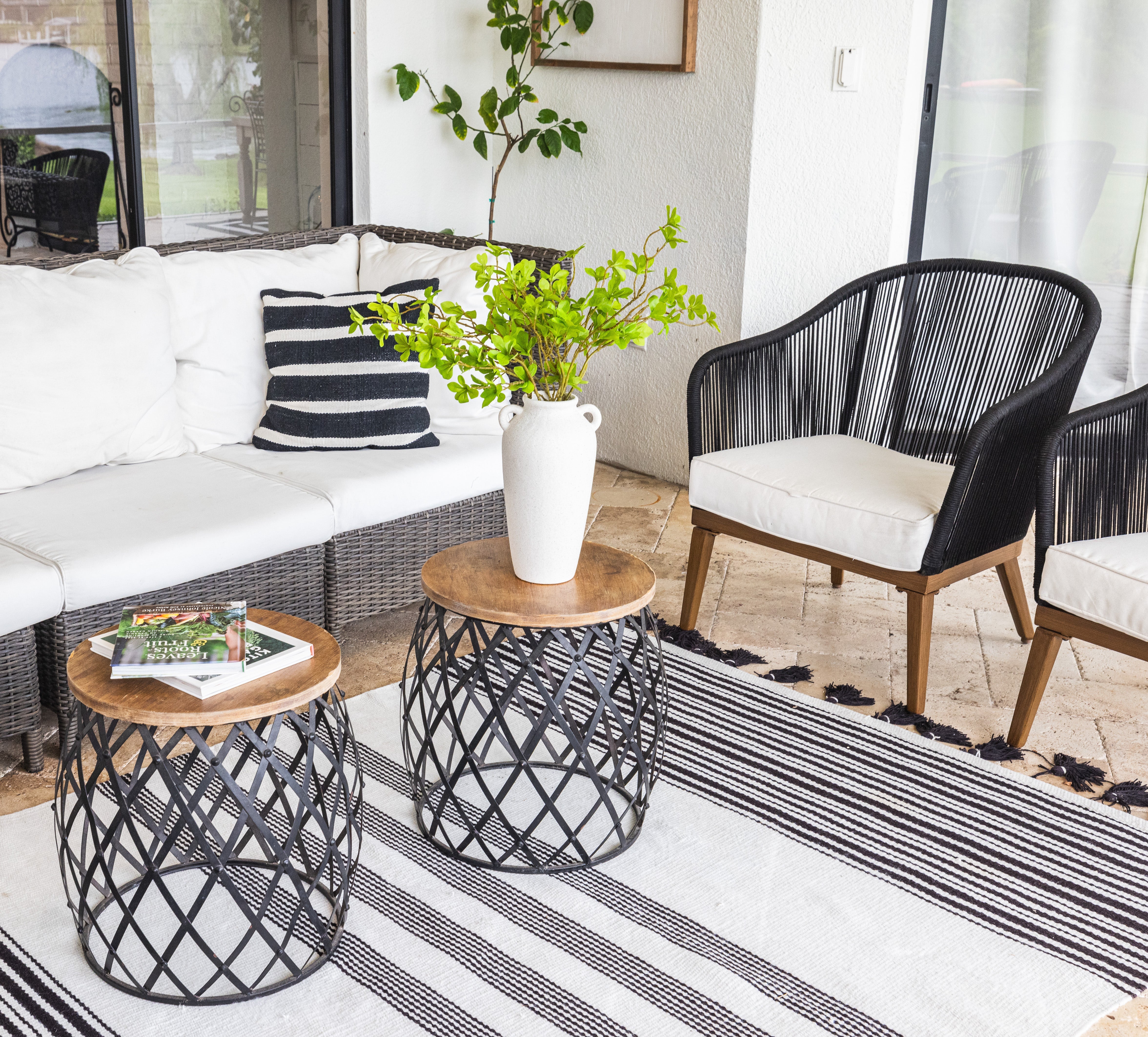 Vintage Oasis- Sandy White Laurel and Vine 