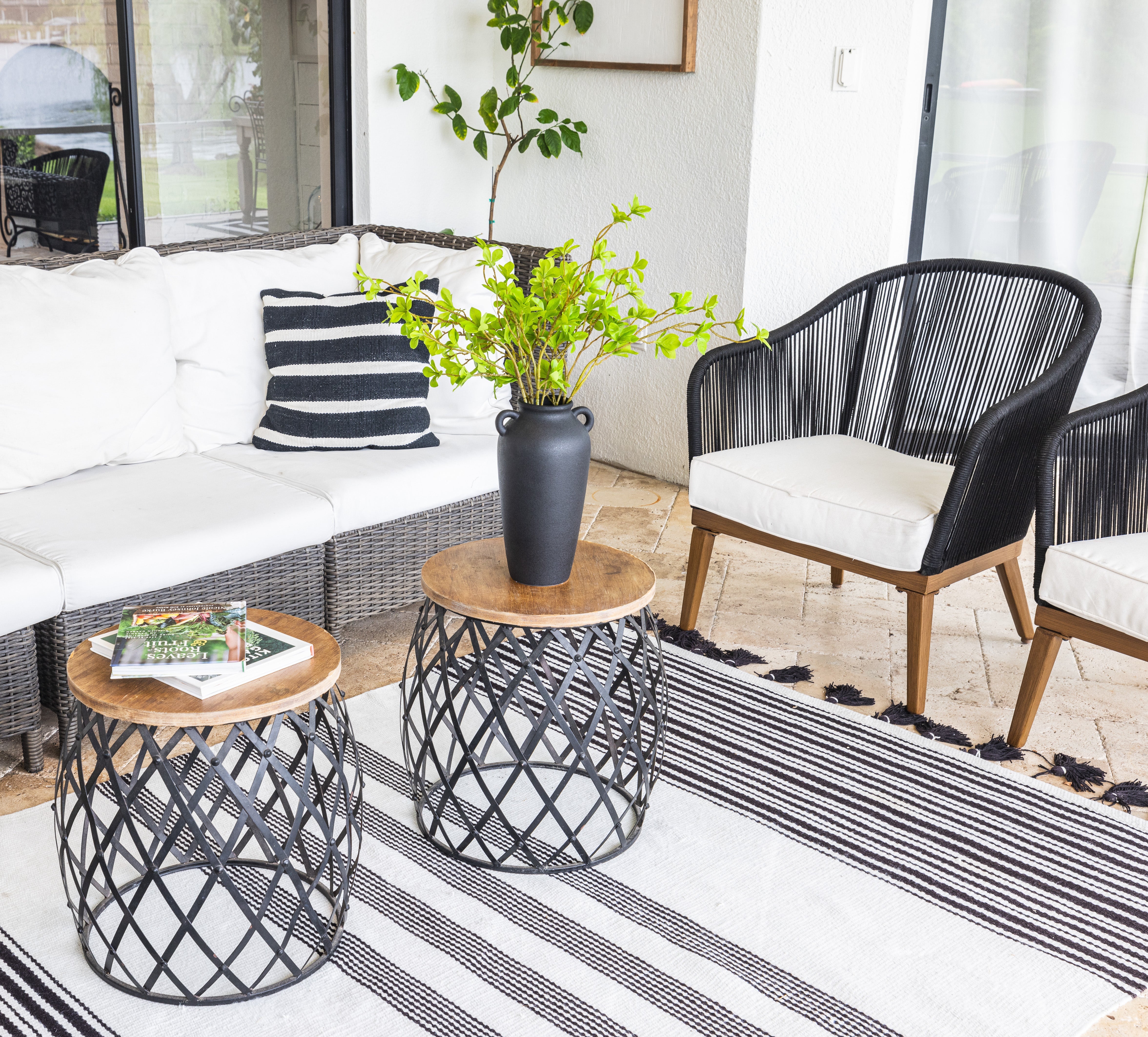 Vintage Oasis Laurel and Vine 