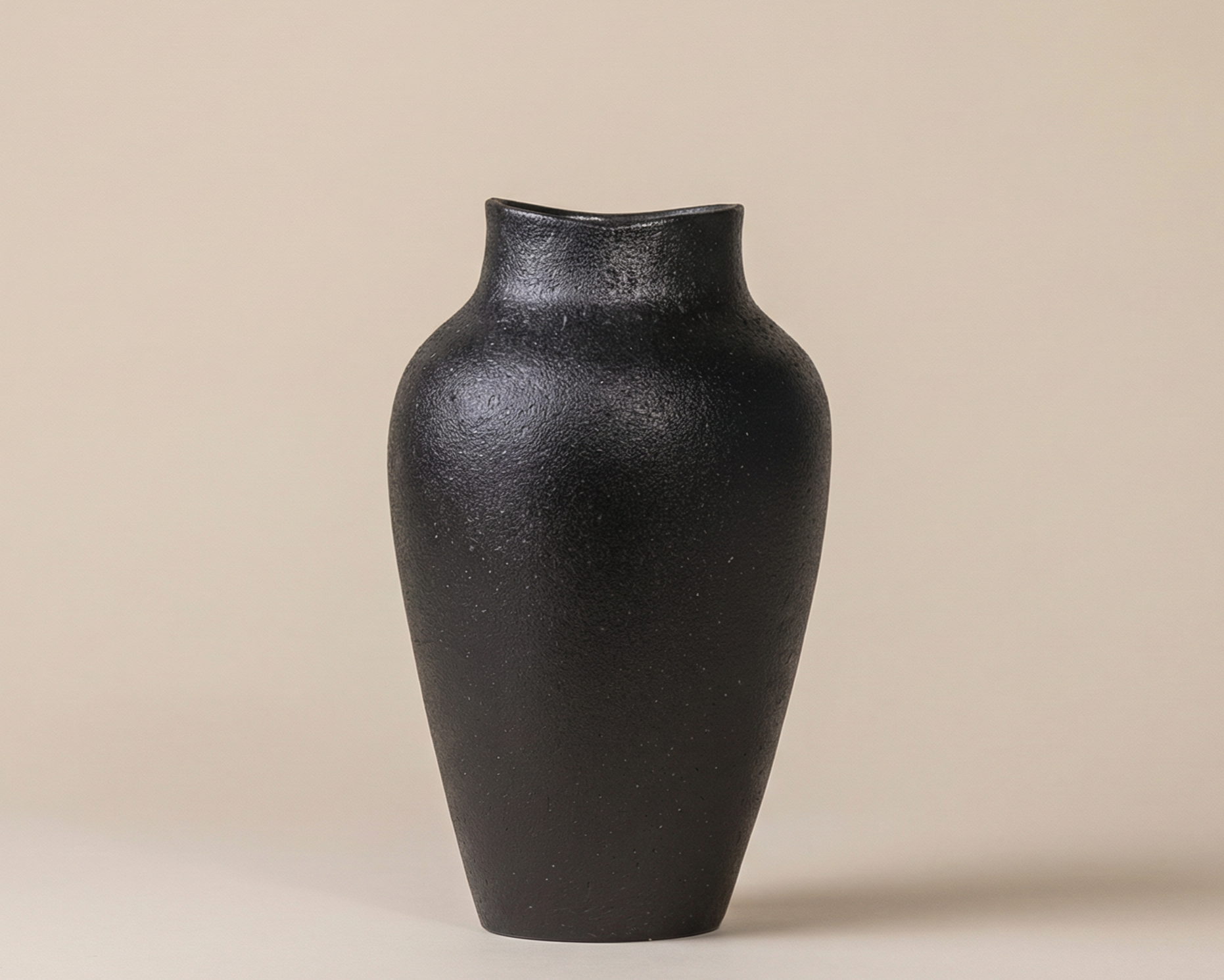 Silhouette Vase, Black